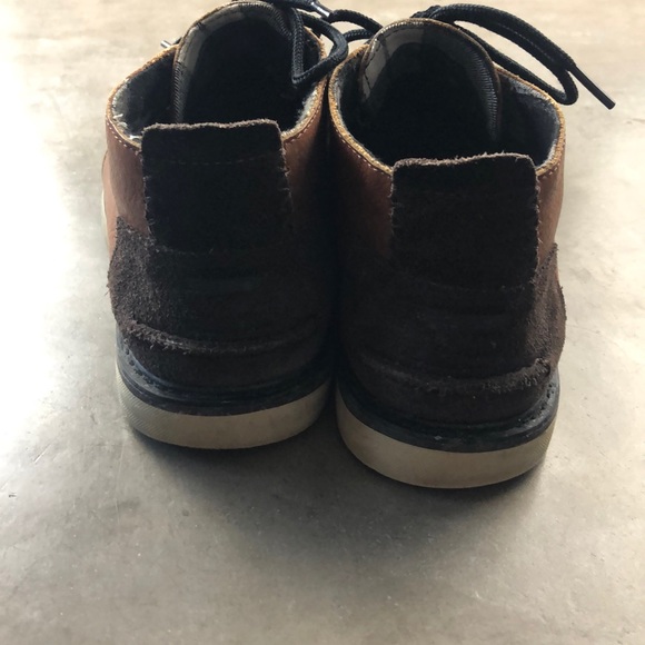 TOMS Pull On Waterproof Leather Chukka Boots - Picture 3 of 4